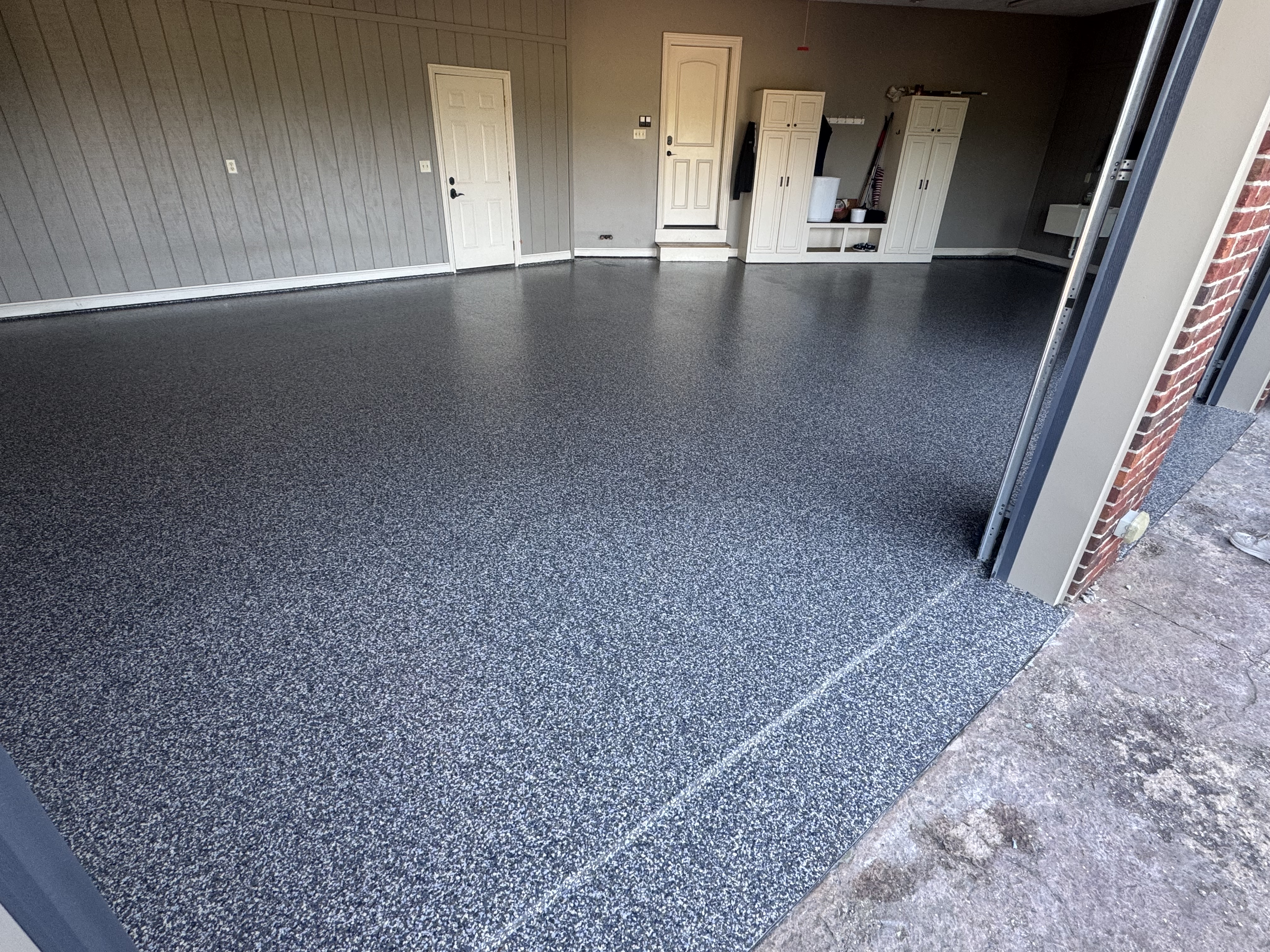 Epoxy flake garage floor
