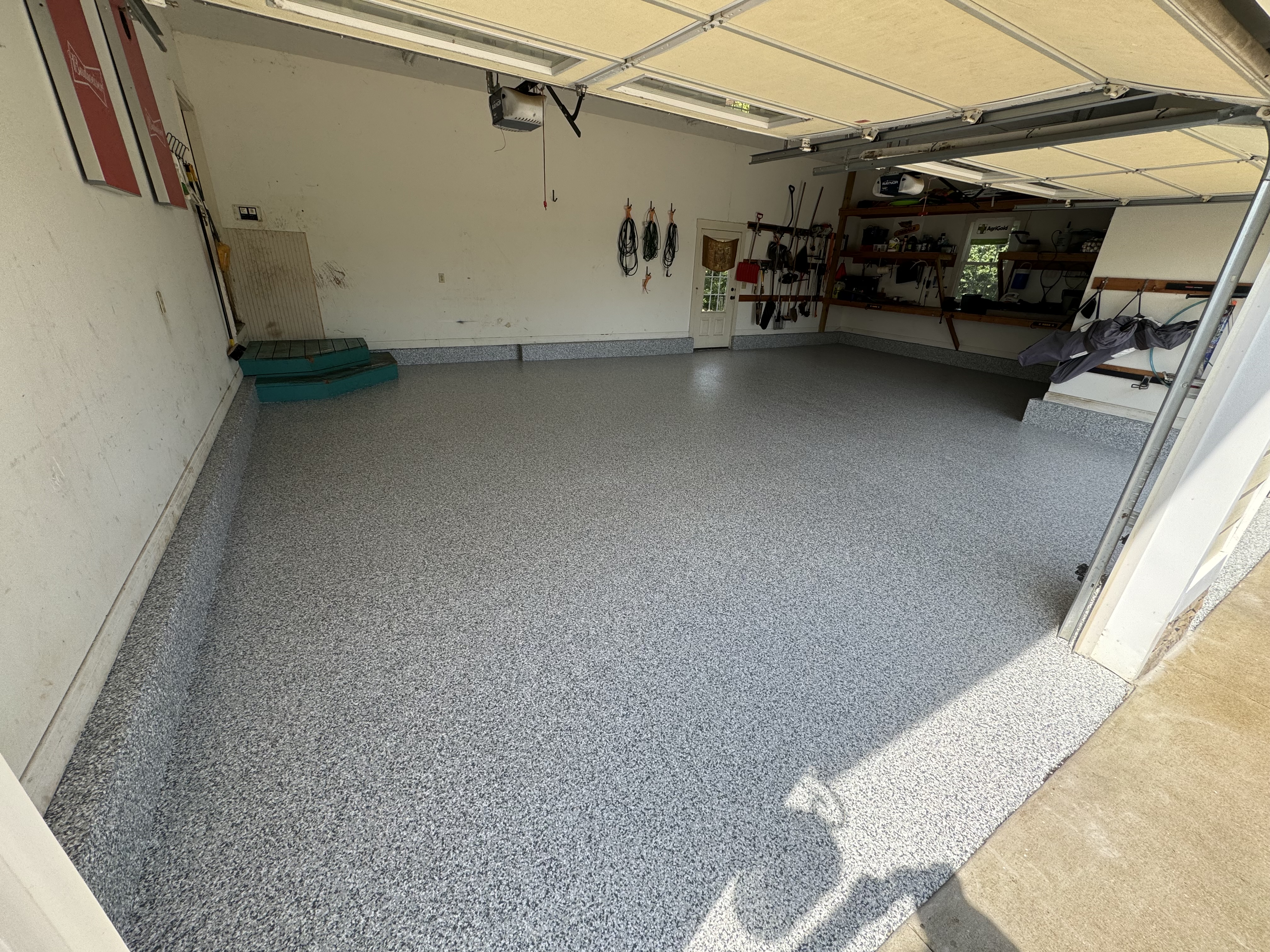 Flake system garage floor completed
