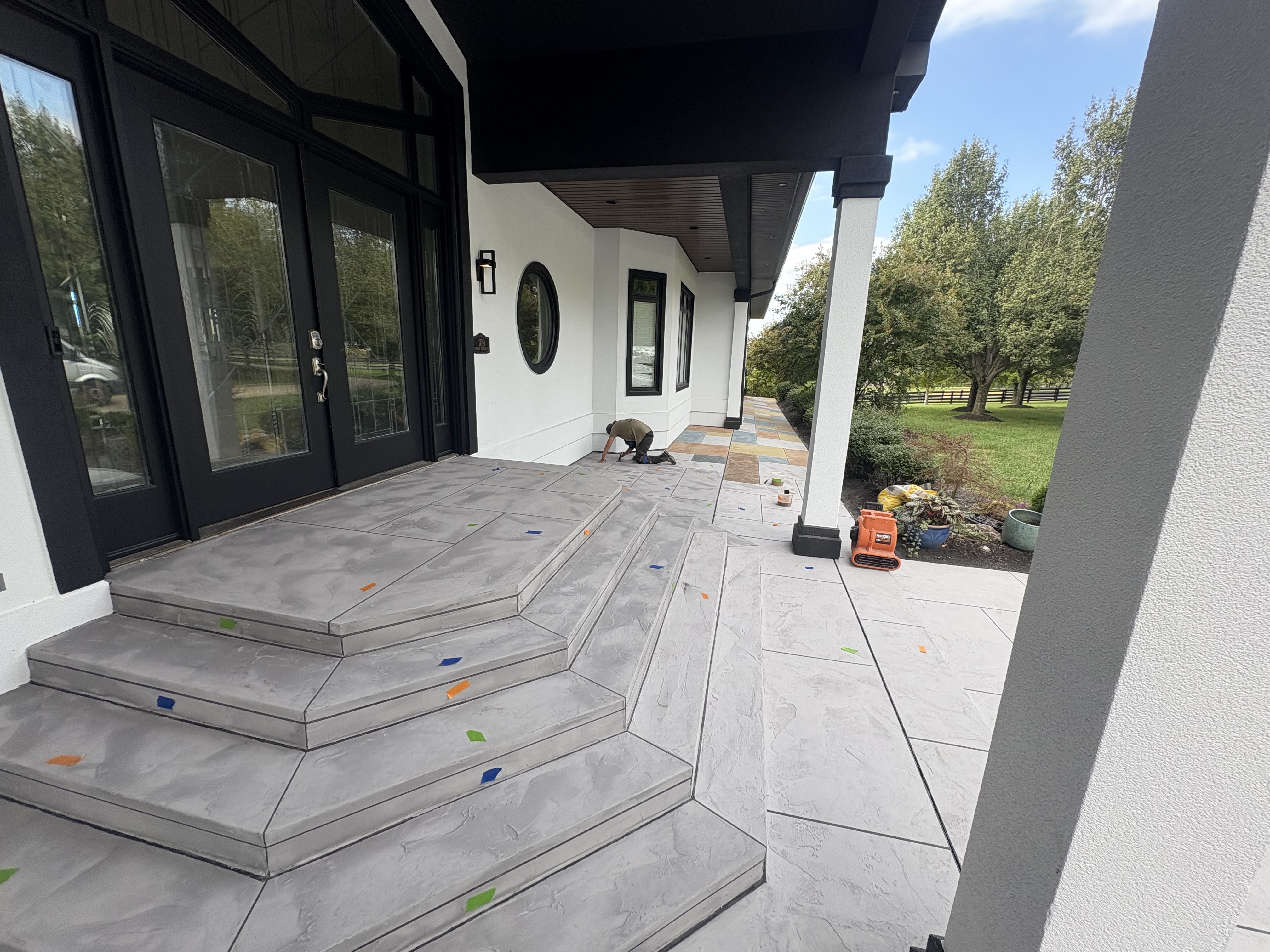 Entrance steps overlay during installation