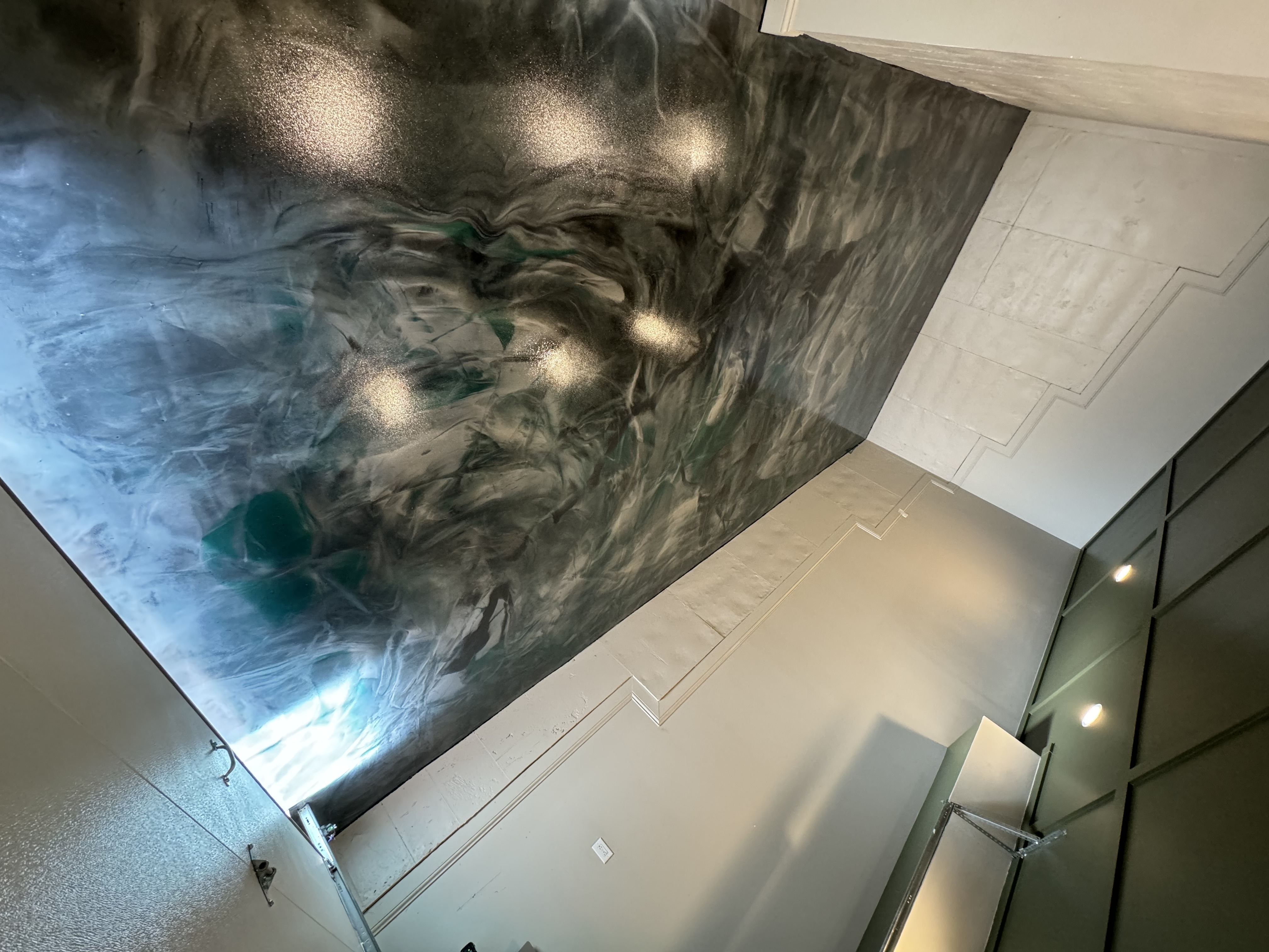 Metallic epoxy floor finish